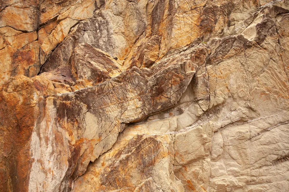 How to Photograph Rock Textures in Overcast Light